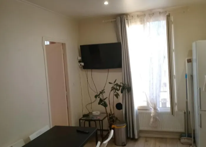 2 Pièces Proche Centre Appartamento Parigi